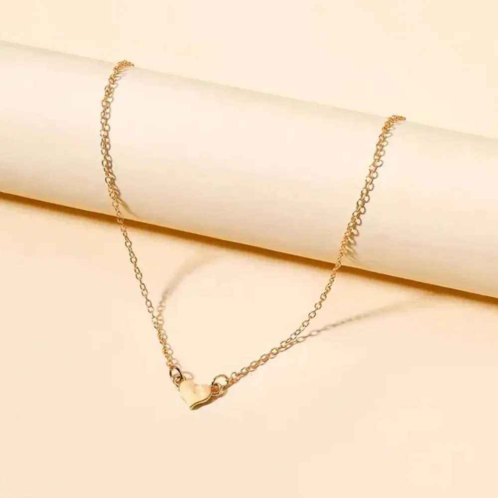 Minimalist Gold Heart Pendant Necklace